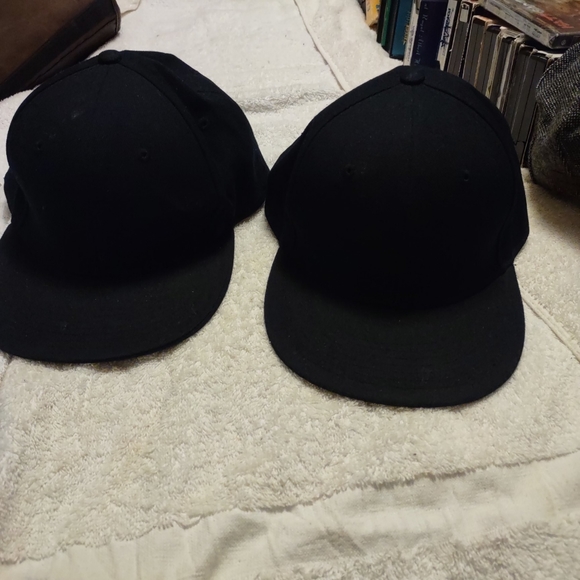 Men's fitted two black baseball caps - Picture 5 of 6
